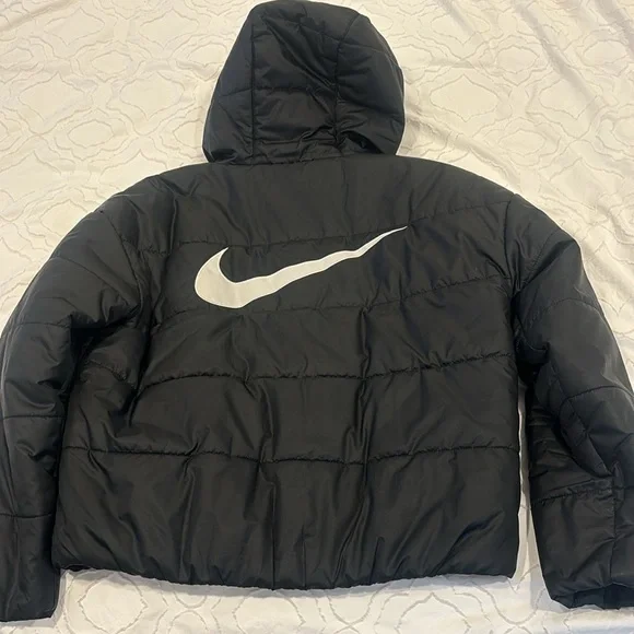 Nike Black Puffer Jacket - Picture 3 of 3